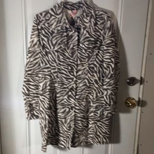 Guess womans black & white zebra print button front raincoat jacket size Medium